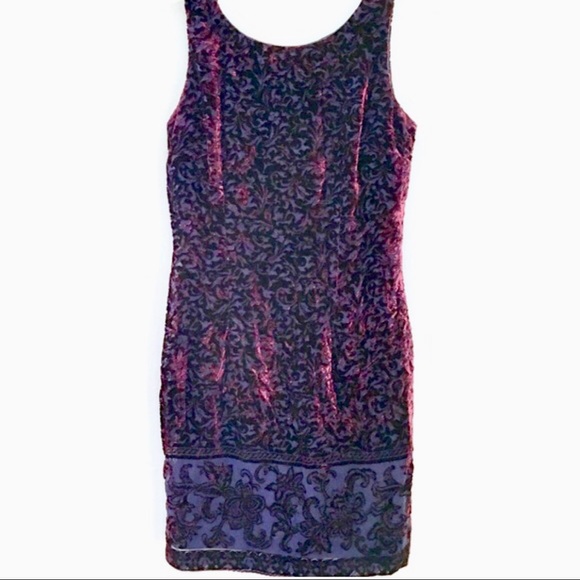 Moda International Dresses & Skirts - ✂️MODA INTL Crushed Velvet Dress w/Hem Detail FIRM